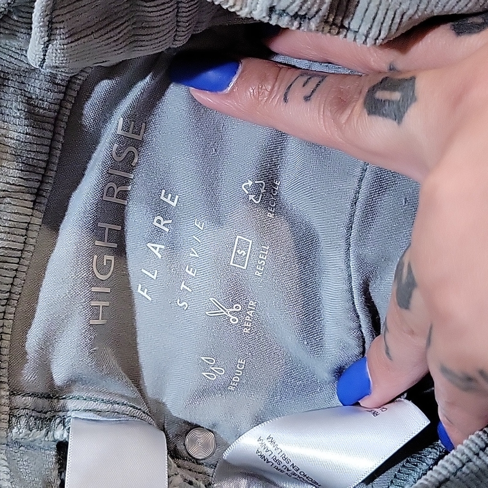 Pants - Picture 4 of 9